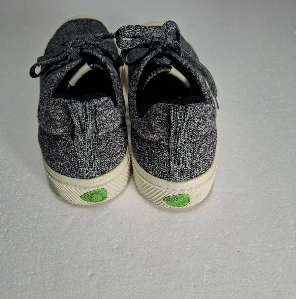 Cariuma IBI Casual Sneakers Gray Knit Low Top Size 8.5 Mens